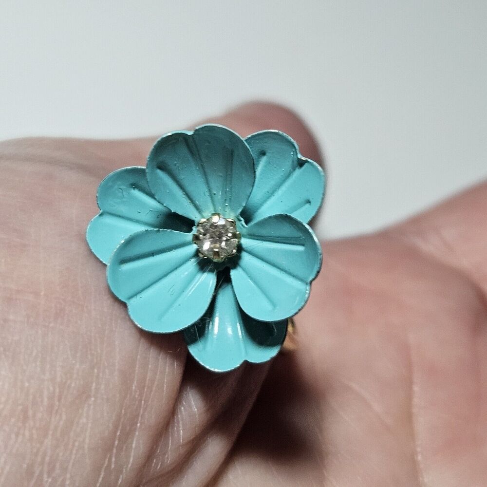 Gold Tone Blue Flower Ring With Clear Rhinestone Accent Size 7.5